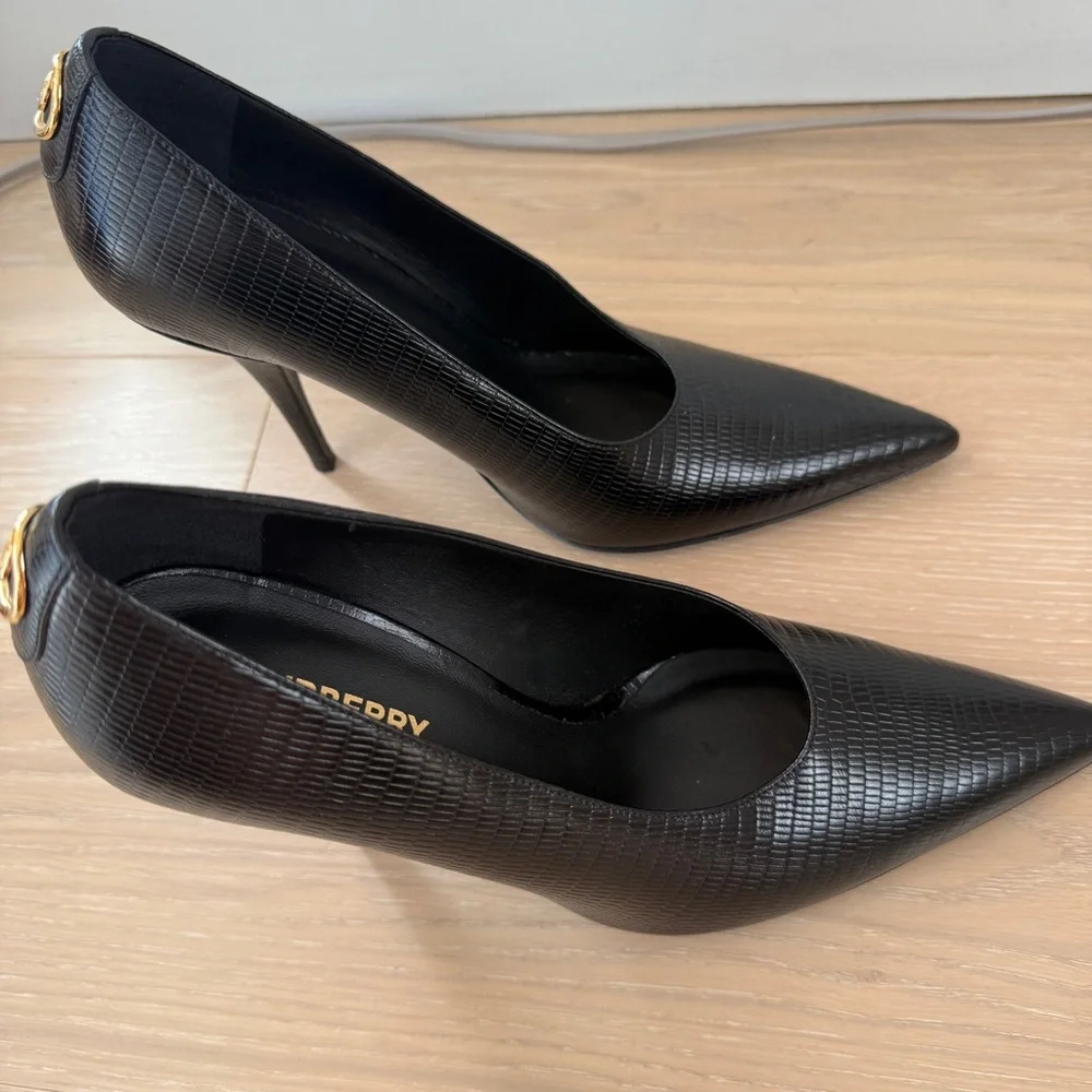 Burberry Lizard-Embossed Black Leather Pumps – Size 38 - Picture 5 of 13